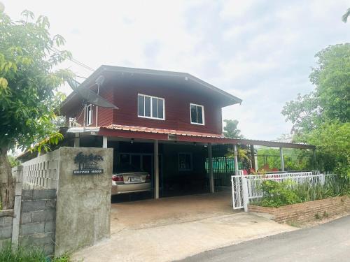 Bung Khong Long House | บ้านนภภูเกตส์เฮ้าส์