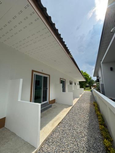 Chaiprakarn Hotel | เรยาห้องพักรายวันLaya Daily room
