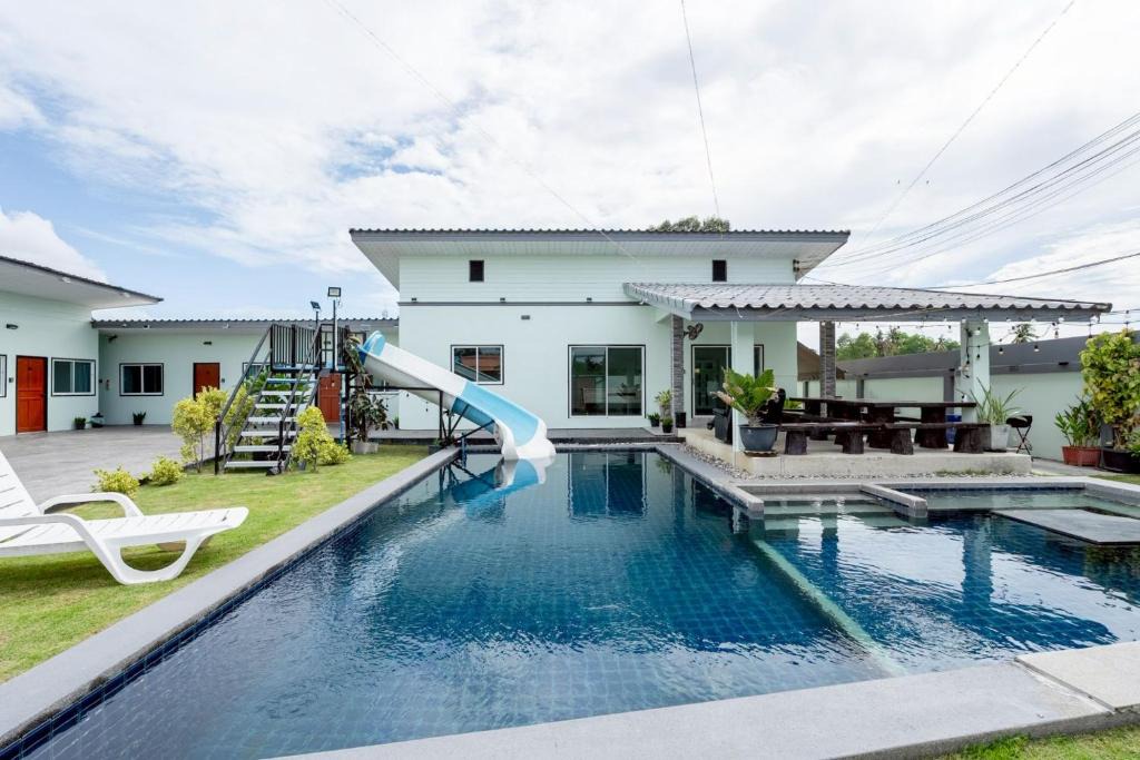 Pong Villa | 12 BR Blue Lake Residences Pattaya - Mabprachan Lake