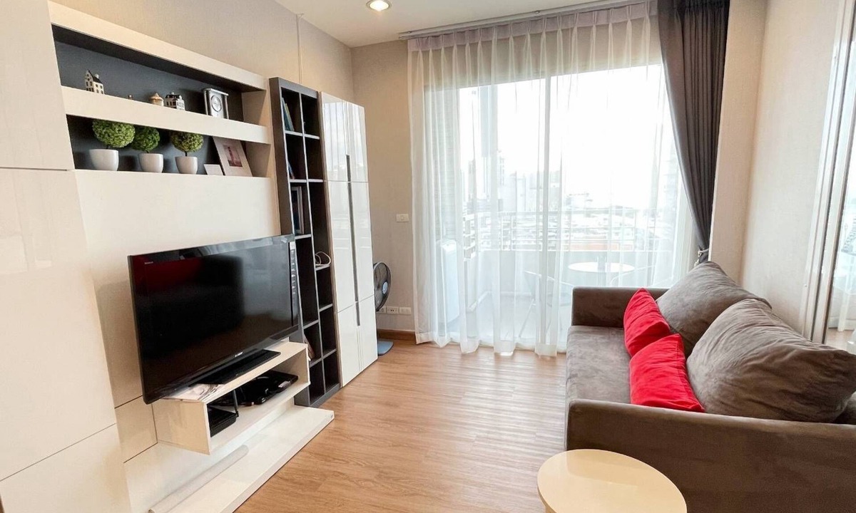 Khlong Ton Sai Apartment | 1BD Condo by the river, 6 min to ICON SIAM