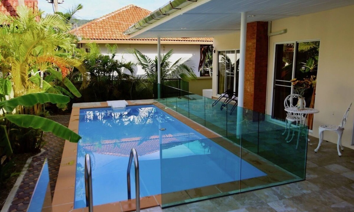 Kamala House | 2 Bedroom Pool villa, walk to beach, restaurants & 7Eleven