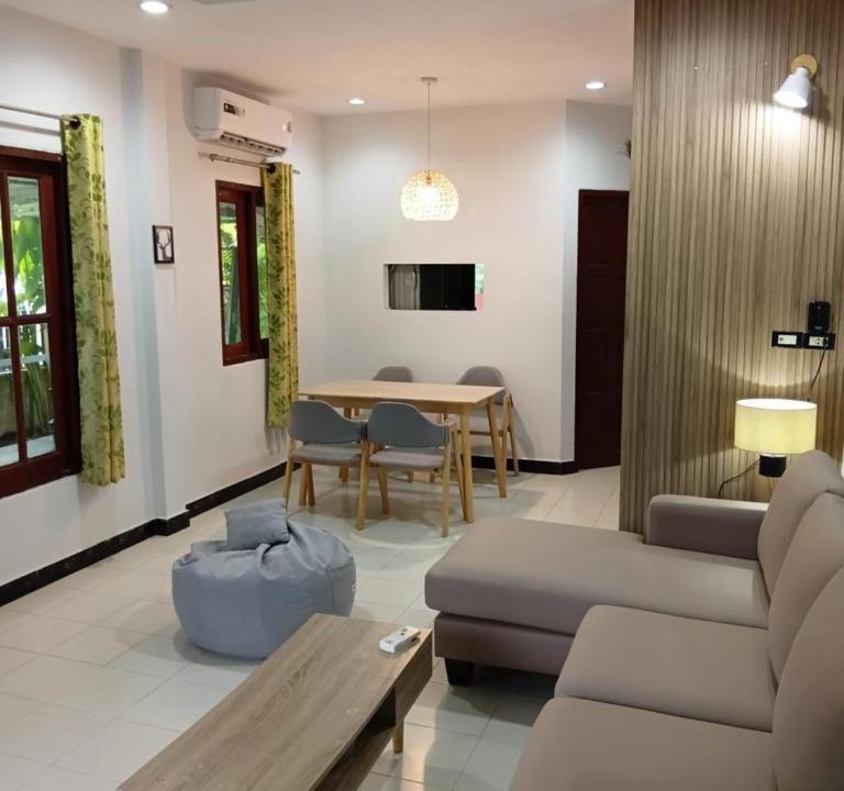Cherngtalay House | 2BR Villa near Bangtao beach , Tesco & MMA