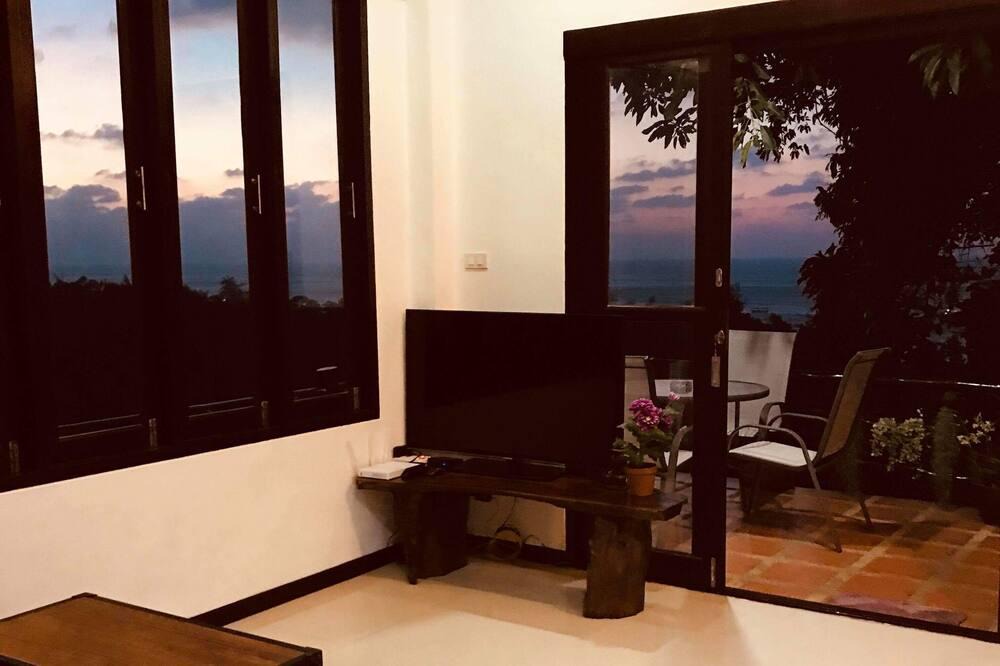 Koh Tao Villa | 3 bedroom Villa, 2 bathrooms, 2 lounges, rooftop terrace with fan room, jacuzzi