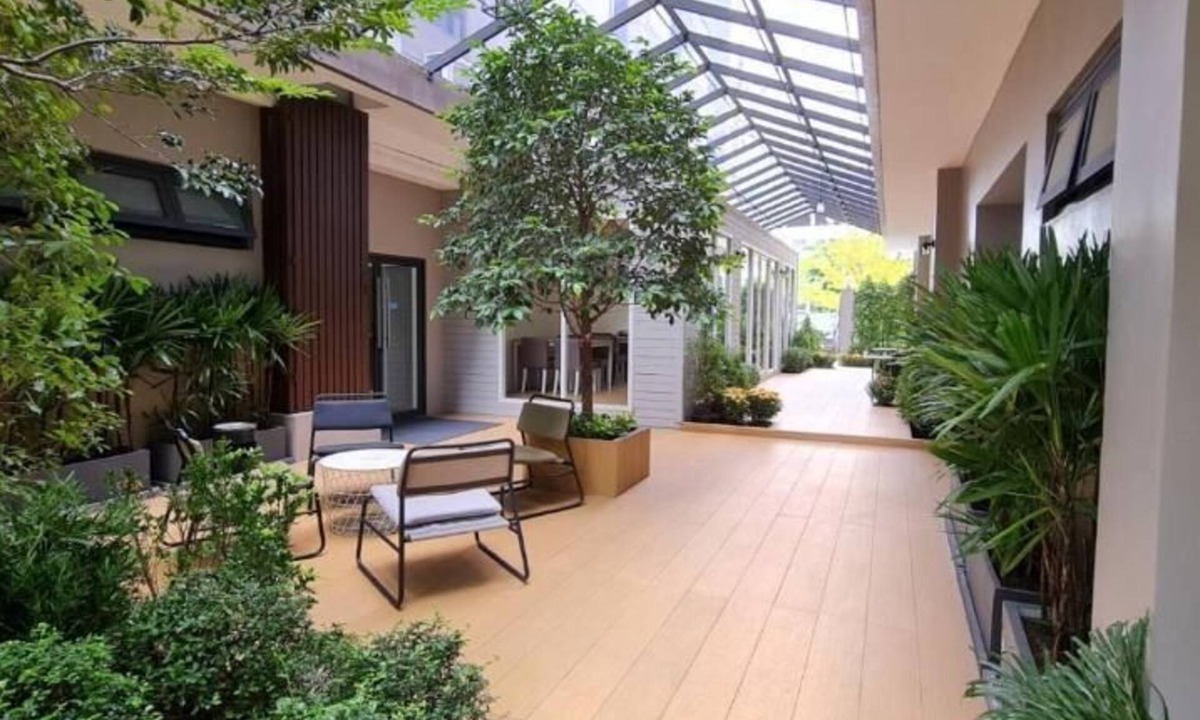 Bang Phlat Hotel | 35 Bow Hotel