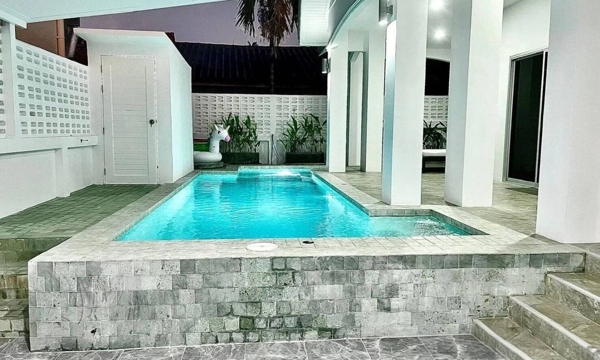 Rawai House | 4-bedroom barn perfect living area .1 km.walk to naihan beach