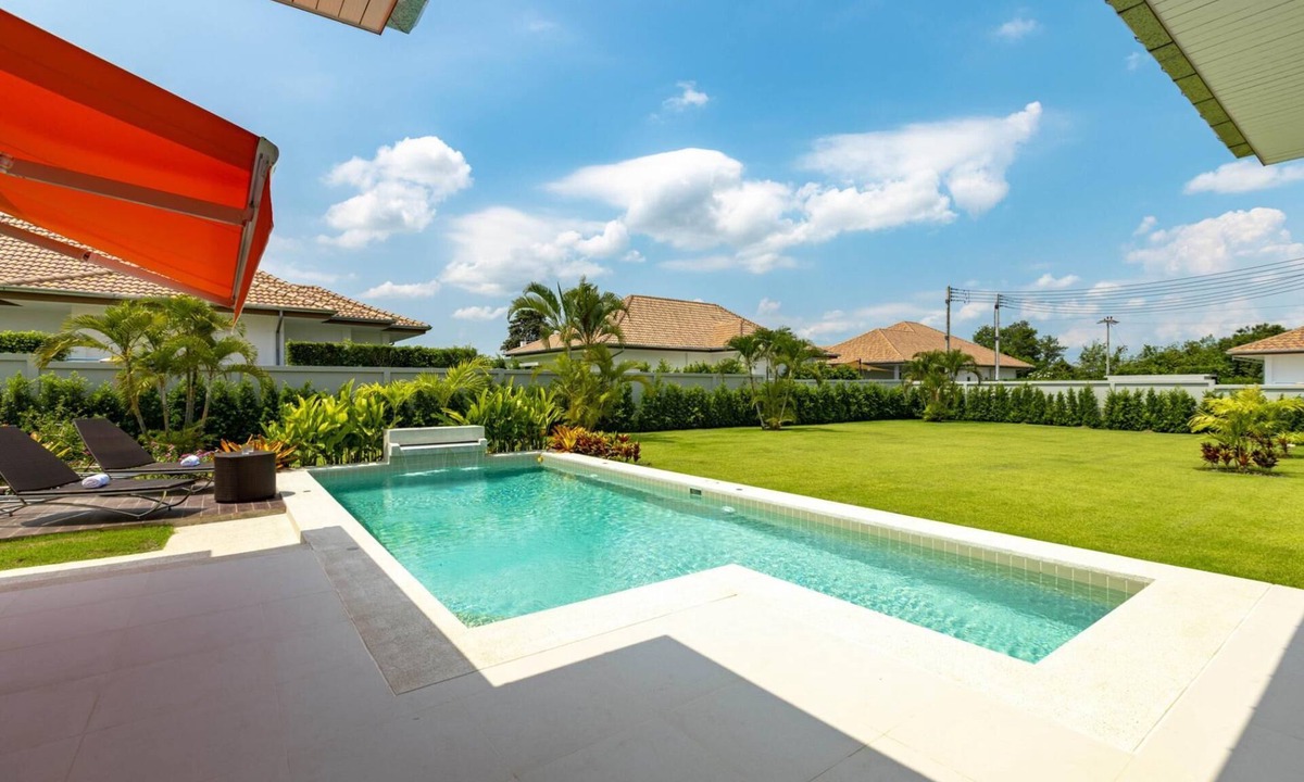 Hua Hin Villa | 4 Bedroom Villa, Large Tropical Garden (MS30)