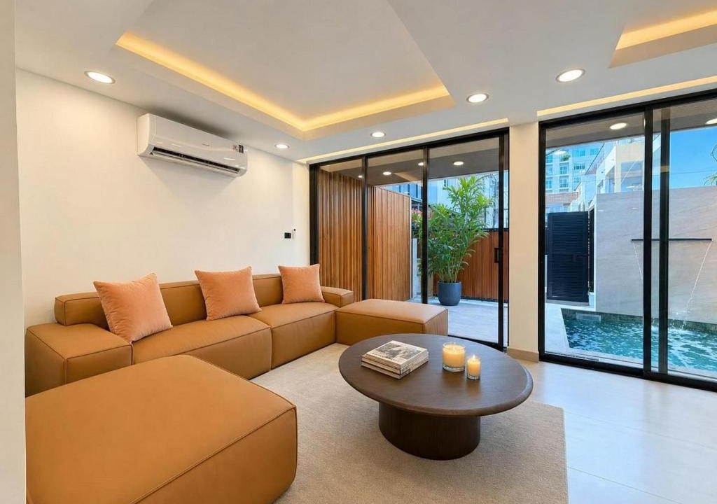 Rama 9 Apartment | 5 Bedroom Central Bangkok Pool Villa with Netflix