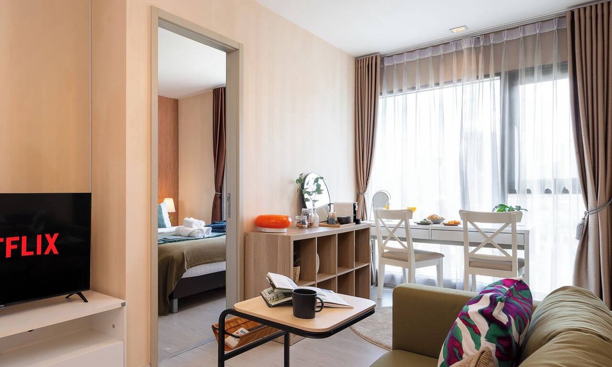 Sukhumvit Condo | 5 min to BTS Fully Equipped Kitchen with City View
