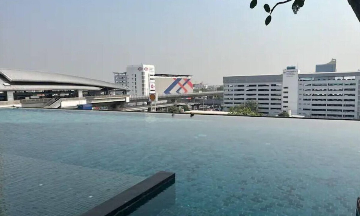Bang Khae Condo | 60m MRT, 1BR Condo with Inf. Pool, Balcony & Gym