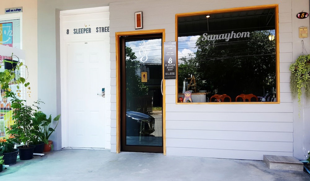 Downtown Krabi Hotel | 8 Sleeper Street