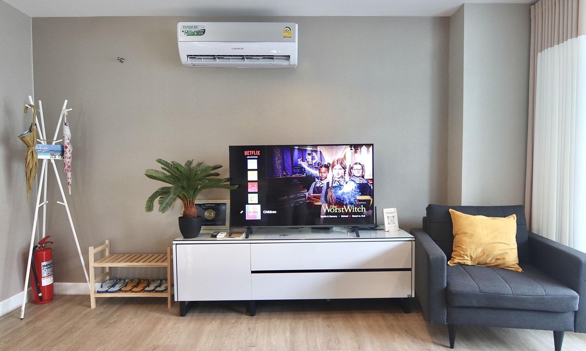 Saen Suk Condo | A Cozy and Spacious Beachfront Condo with only One Minute walk to the beach!