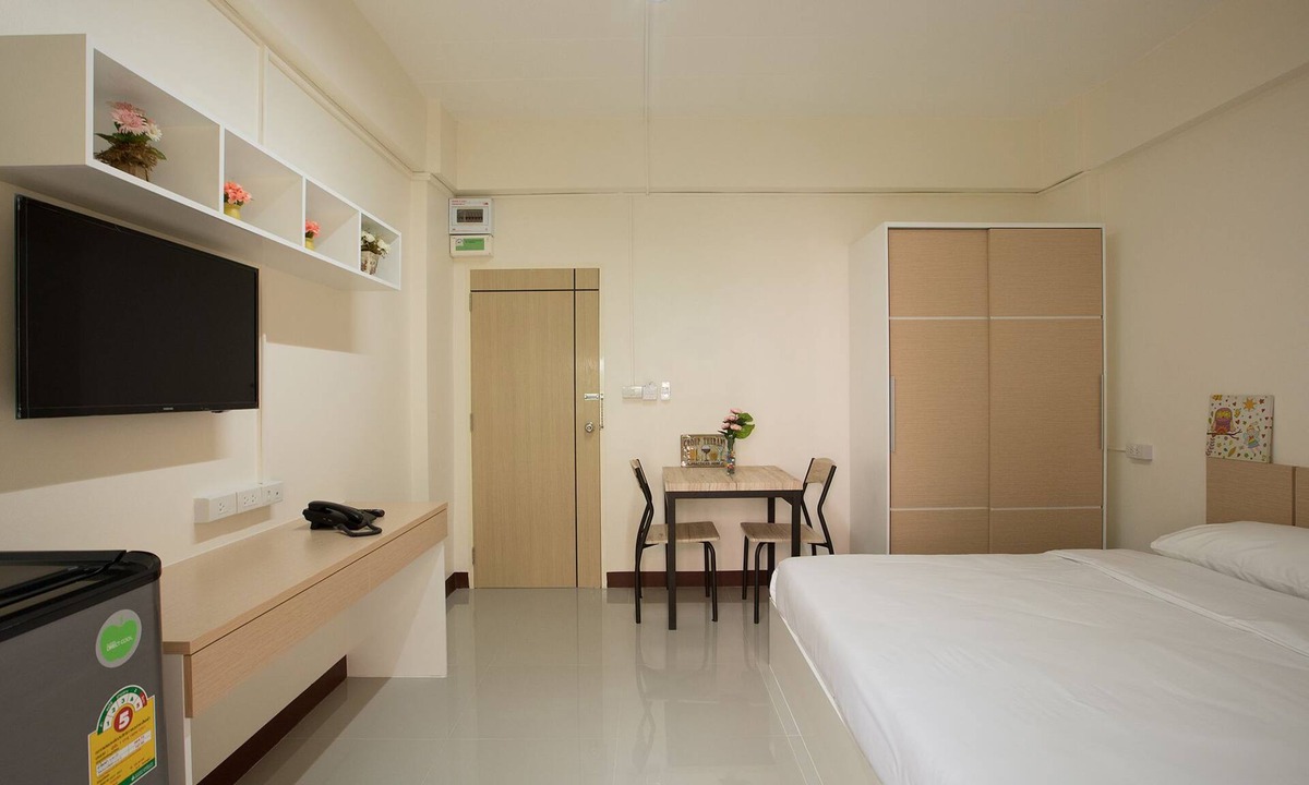Bang Bua Thong Hotel | A.E. Richy Home