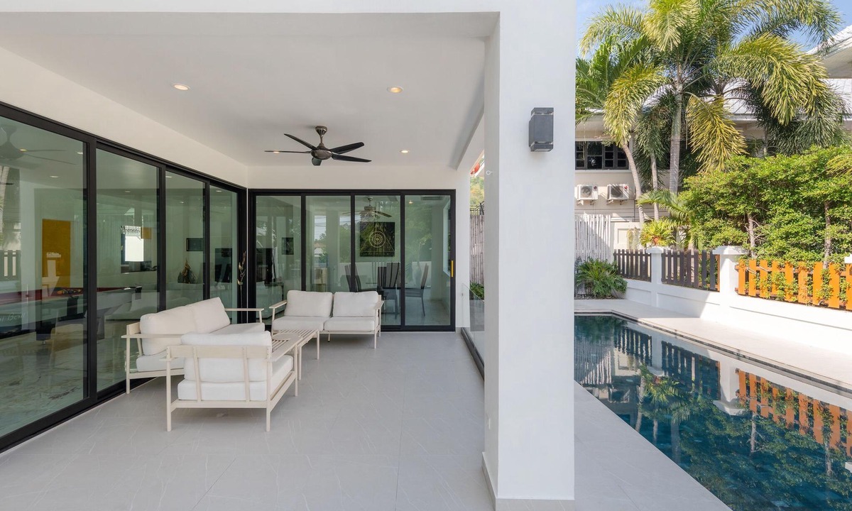 Hua Hin House | A stunning villa with tropical garden.