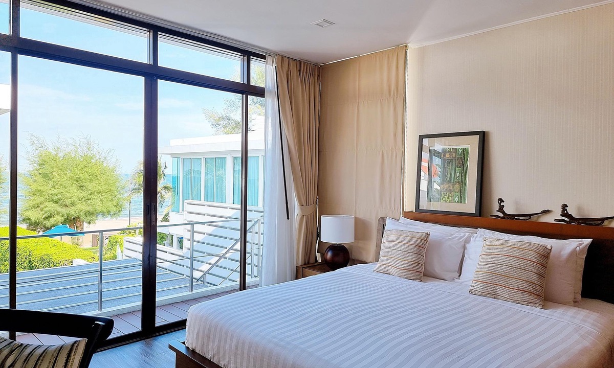 Pak Nam Pran Villa | Absolute Beachfront - 4 Bedrooms Pool Villa