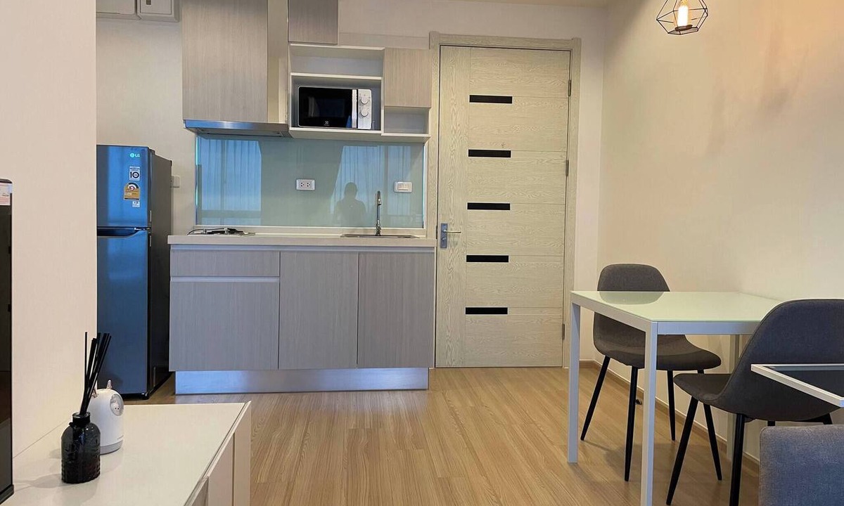Suan Luang Condo | Accommodations room with balcony view Sukhumvit77
