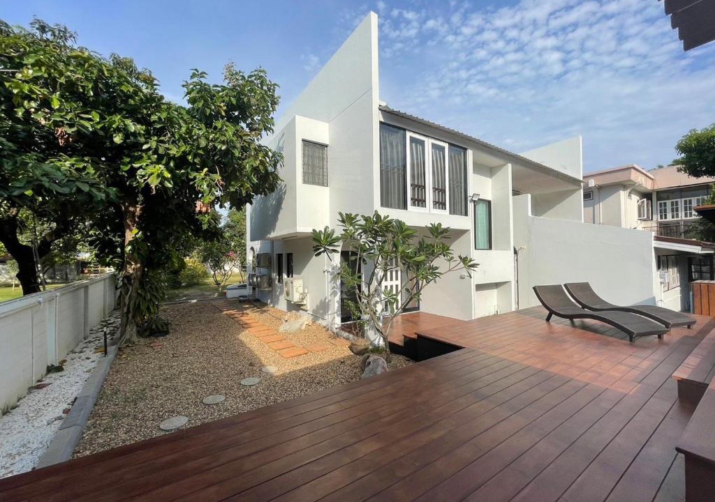 Phra Khanong Villa | Airy Ville