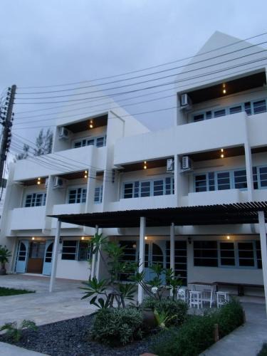 Saphli House | Albatross Guesthouse @ Thungwualaen Beach