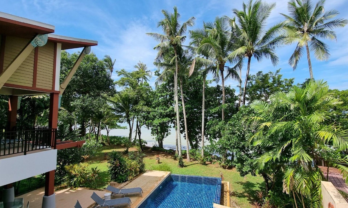 Sai Thai Villa | Amatapura 15 Beachfront Pool Villa