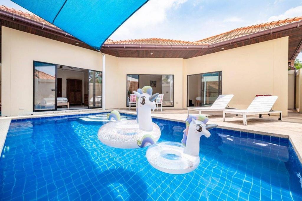 Pratumnak Hill Villa | AnB poolvilla 3BR walk private beach in pratamnak