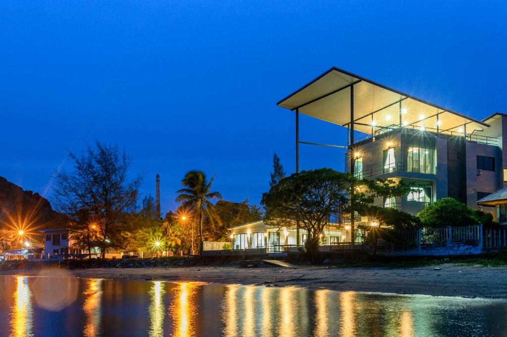 Prachuap Khiri Khan Resort | Aownoi Bay Resort