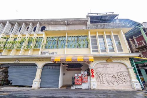 Wang Burapha Phirom Hostel | Art Hotel Sanamchai