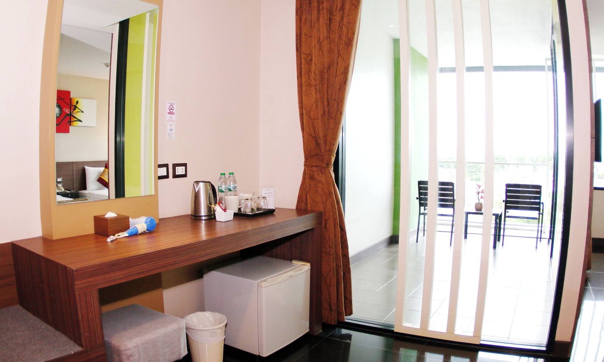 North Pattaya Hotel | Arthitaya Green Nature Hotel & Lakkhana