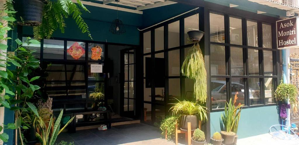Khlong Toei Nuea Hostel | Asok Montri Hostel