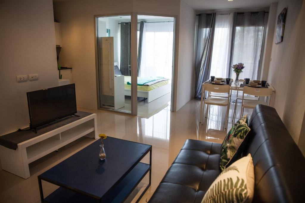 Kram Apartment | B35M Mosaic Condominium maephimholiday