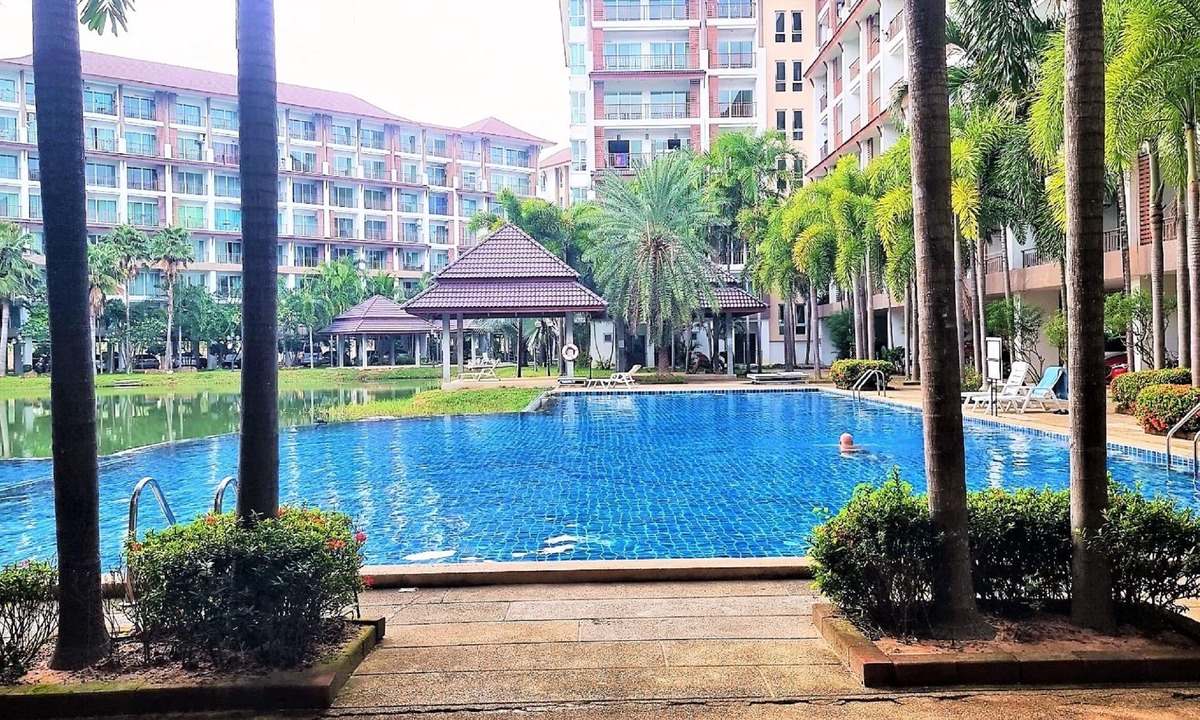 Bang Sare Apartment | Bang Saray - lake & pool views
