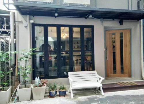 Silom Hostel | Bangkok Silom chat box hostel