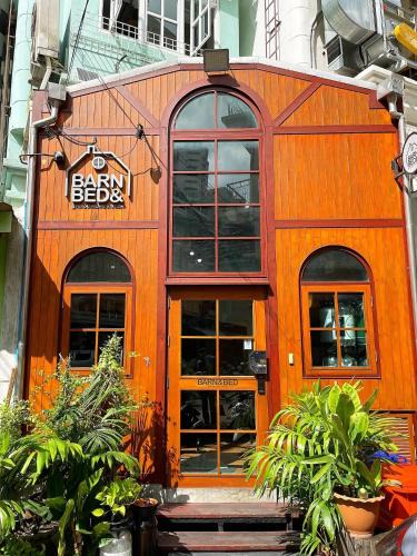Bangkok Central Business District Hostel | Barn & Bed Hostel at BTS Phrom Phong