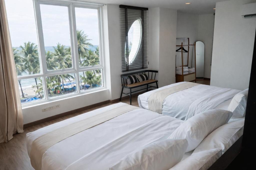 Ban Bang Saen Apartment | Beachfront 70 sqm Sea View Apartment FREE DISNEY PLUS