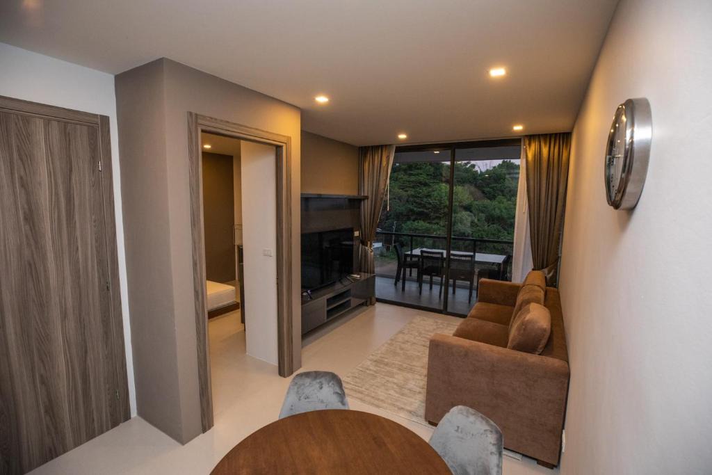 Mae Pim Apartment | Beachfront Condo Escape 243