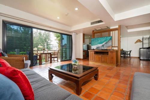 Nai Harn Apartment | Beachside Apt Short Walk to Nai Harn Beach 2-3 BR