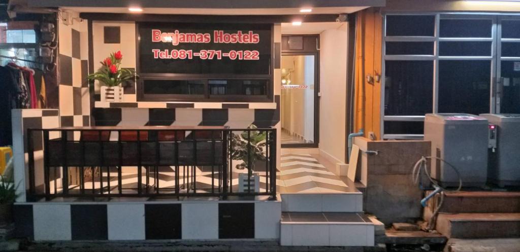 Ramkhamhaeng Hostel | Benjamas hostels