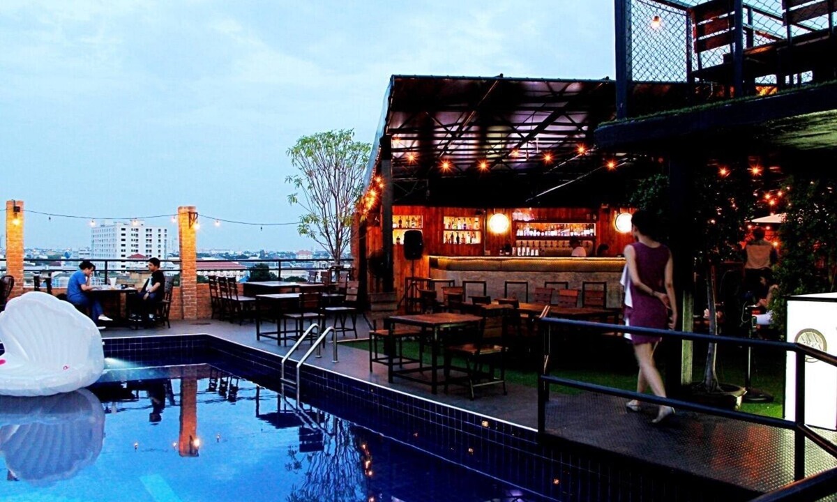 Ekkamai Apartment | Best City Center Ekamai Sukhumvit Newly Renovated 1 Bedroom + Living Area 60 Sqm