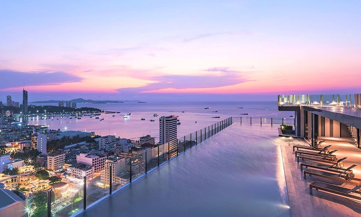 Central Pattaya Apartment | Best Location of Pattaya, Infinity Pool Walk To The Beach