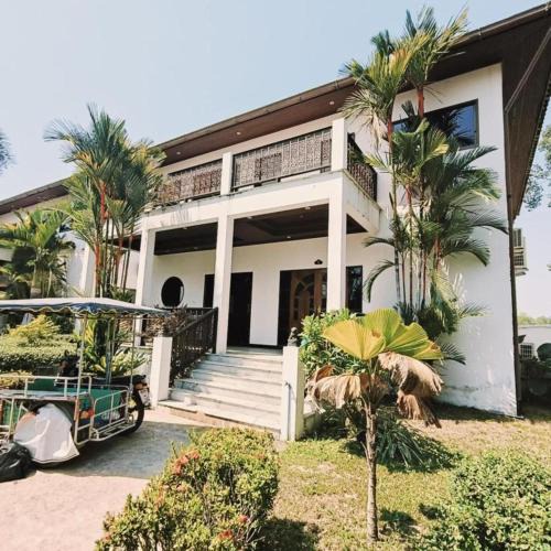 Chakphong House | BIG VILLA at CET Resort Padelcenter with Pool and Tennis