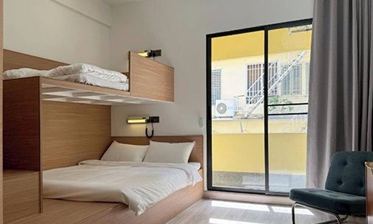 Si Yaek Maha Nak House | Brown H