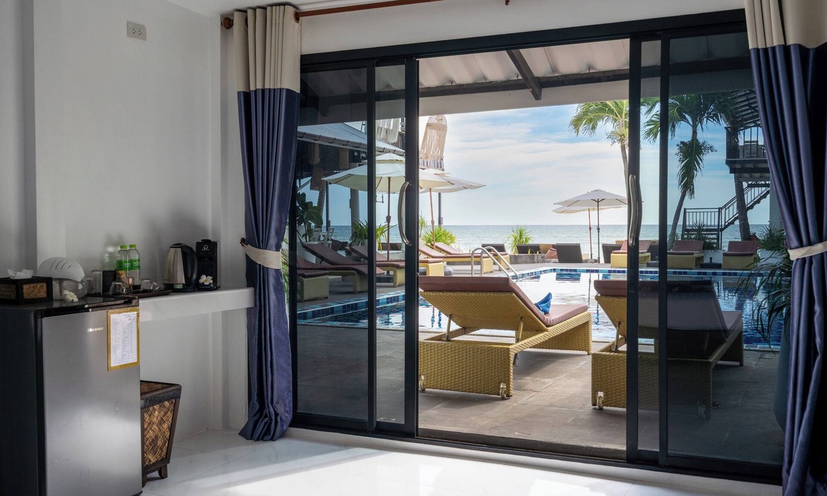 Koh Lan Ski Chalet | Bungalow - Sleeps 2 - Terrace - Beach Close