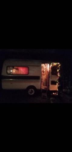 Rat Burana Hotel | Caravan Hotel have TV & Netflix
