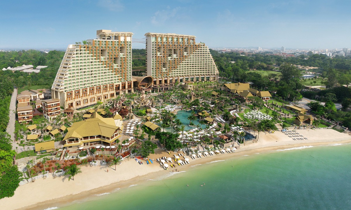North Pattaya Hotel | Centara Grand Mirage Beach Resort Pattaya (SHA Extra Plus)