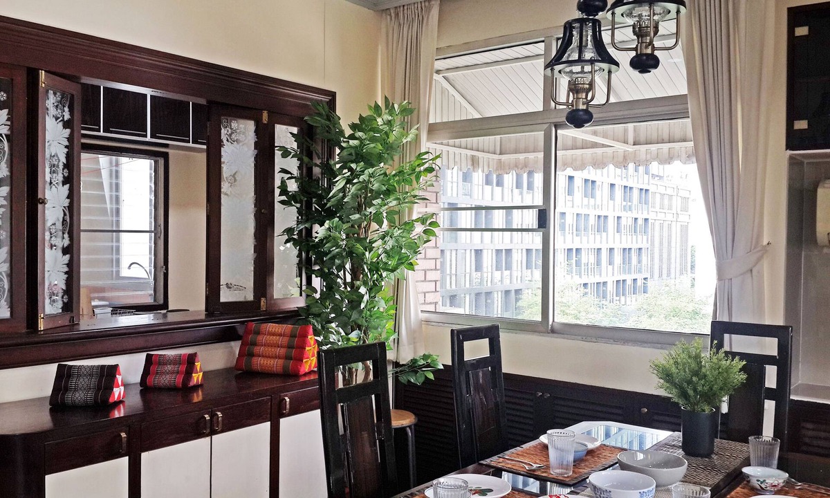 Ploenchit Apartment | Center of Bangkok, Walk to Erawan, Moder