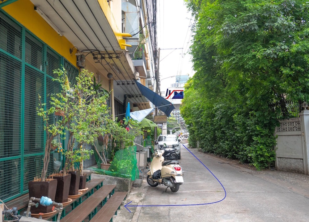 Phra Khanong Hotel | Chan Cha La 99 Hostel