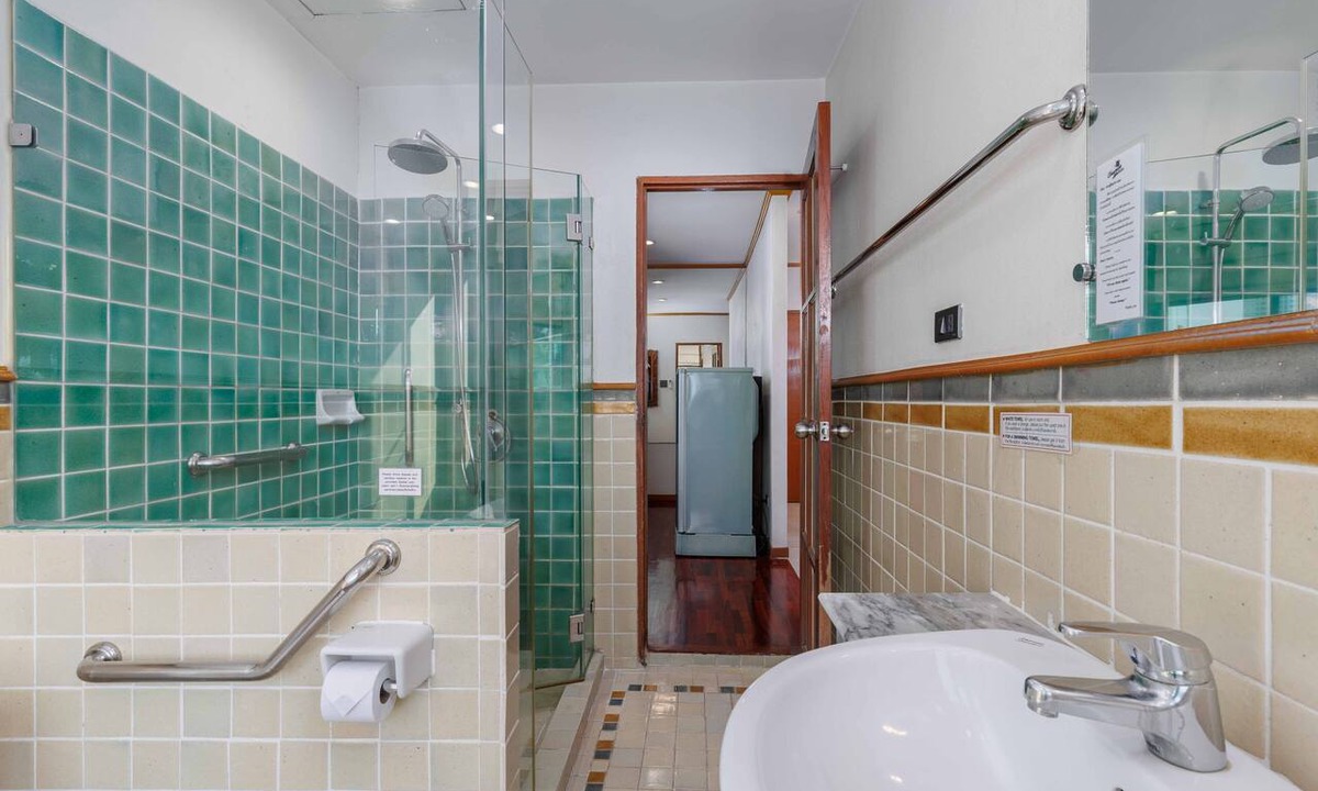 Bang Phlat Hotel | Charlie House Pinklao