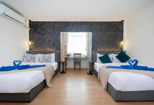 Patong House | Chill Beach Bangla comfy bed and pool 3 bedrooms 10pax