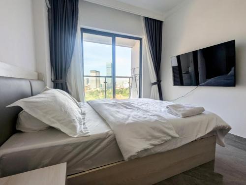 Daun Penh Apartment | Claudio Homestay - High Floor - City Views - 55" 4K TV
