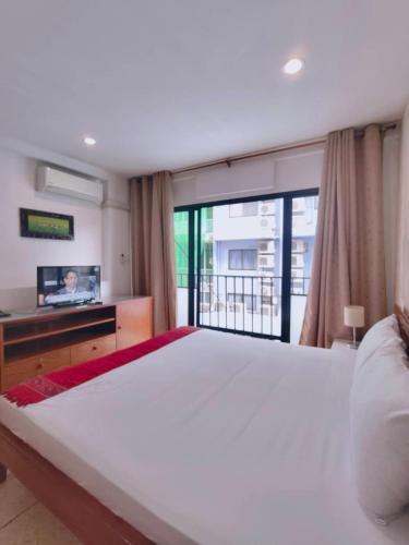 Thung Maha Mek Apartment | Cloud no 3 Serene Oasis King Bed in BKK Heart