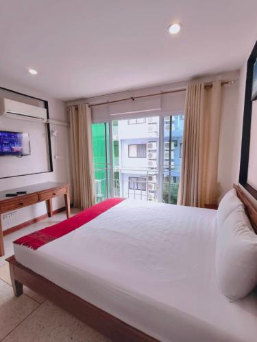Thung Maha Mek Apartment | Cloud no 4 Green n Quiet Heart BKK With a Balcony