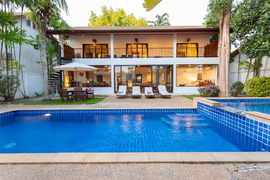 Rawai Villa | Coconut Palms Villa, Large & Elegant Private Pool Villa in Rawai, Phuket